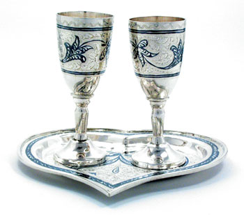 serebryanye-bokaly-dlya-molodyh Свадебные бокалы: индивидуальное и уникальное для своей свадьбы.