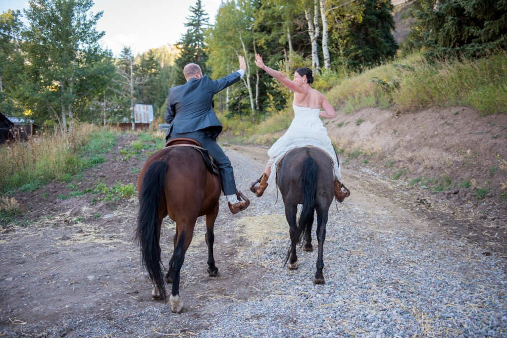 Wedding-on-horseback-v-dikom-lesu-1024x683 Свадьба на лошадях: несколько фотографий невест с лошадьми