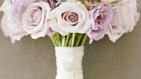 Подарки на розовую свадьбу: настроение годовщины с помощью королевы цветов
