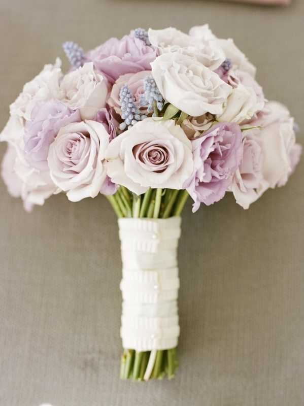 Vesennij-svadebnyj-buket-s-rozami-2 Подарки на розовую свадьбу: настроение годовщины с помощью королевы цветов