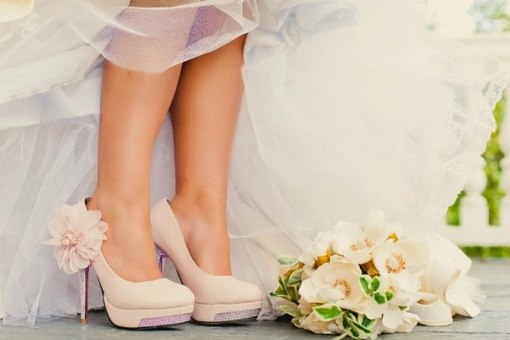 bezhevye-tufelki-dlya-nevesty Бежевые туфли для невесты, стоит ли покупать?