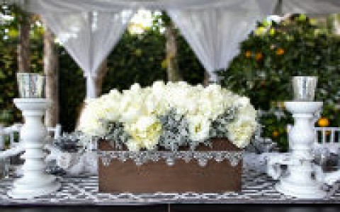 Сервировка свадебного стола в бело-серебряном цвете: сочетание изысканности и романтики