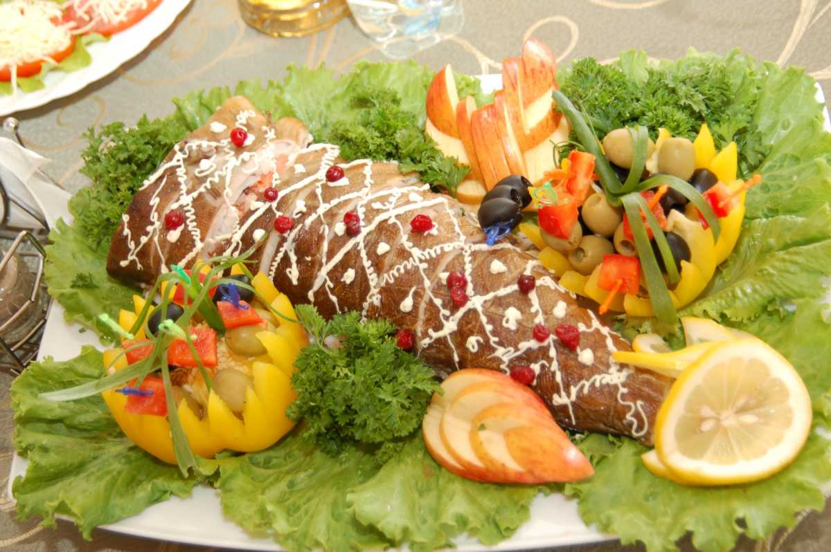 oformlenie-svadebnyh-blyud-8 Оформление свадебных блюд, как удивить гостей оригинальной подачей традиционных угощений