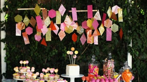 Простой декор на свадьбу из бумаги: делаем сами яркие декорации для торжества