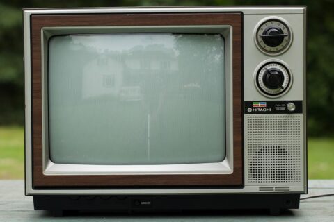Нужен ли молодоженам телевизор?