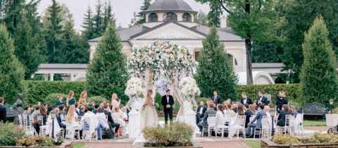 Дом, где живет любовь: красивая свадьба в семейном доме невесты