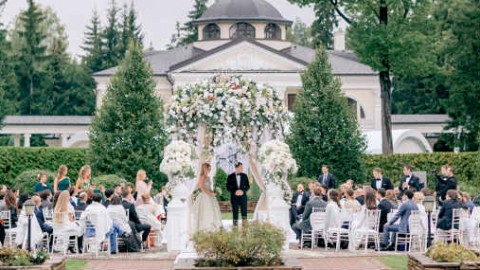 Дом, где живет любовь: красивая свадьба в семейном доме невесты